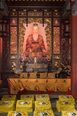QINGDAO, CHINA - 24 OCTOBER, 2018: Altar statue in a temple at Temple of Supreme Purity or Tai Qing Gong at Laoshanのeditorial素材