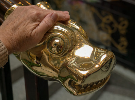 SHANGHAI, CHINA - 25 OCTOBER 2018: Tourist hand on dragon head handrail in  Shanghai Museum of Chinese Artのeditorial素材