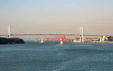 XIAMEN, CHINA - OCTOBER 30, 2018: Haicang suspension bridge across port of Xiamen in Chinaのeditorial素材