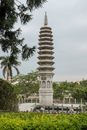 XIAMEN, CHINA - OCTOBER 31, 2018: Statue tower at South Putuo or Nanputuo Templeのeditorial素材