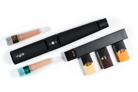 MORGANTOWN, WV - 29 MARCH 2019: Vype e-cigarette with Juul Labs nicotine vapour kit with pods on white backgroundのeditorial素材