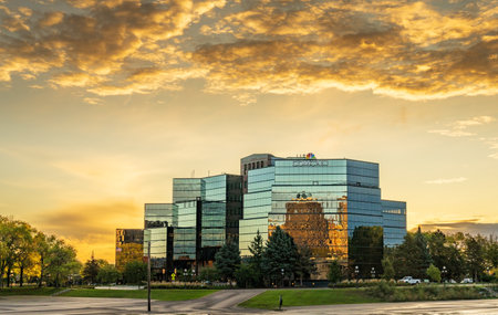 St Paul, MN - 14 October 2023: Sunrise behind Comcast offices on River Park Plaza in Minnesotaのeditorial素材