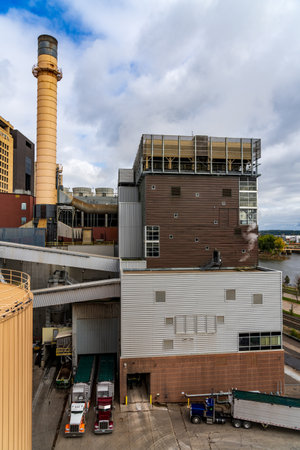 St Paul, MN - 14 October 2023: St Paul Cogeneration heating and cooling biomass plant by Mississippi river in Minnesotaのeditorial素材