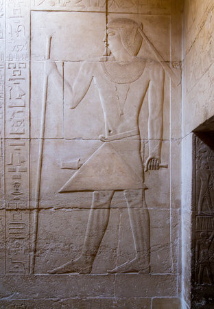 Servant man in carvings on walls of the tomb of Kagemni, Vizier to King Teti, in the Necropolis of Sakkaraの写真素材