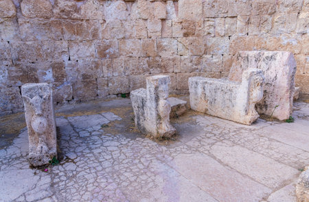 Carved animals in the Agora or marketplace in Jerash, a Greco-Roman well preserved city in Jordanの写真素材