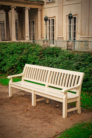 white bench in the parkの写真素材