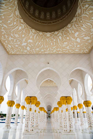 DUBAI, UAE - 4 MARCH, 2014: The famous Sheikh Zayed mosque is the largest mosque in UAE. March  4, 2014 Abu Dhabi, UAE.のeditorial素材