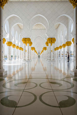DUBAI, UAE - 5 MARCH, 2014: The famous Sheikh Zayed mosque is the largest mosque in UAE. March  5, 2014 Abu Dhabi, UAE.のeditorial素材