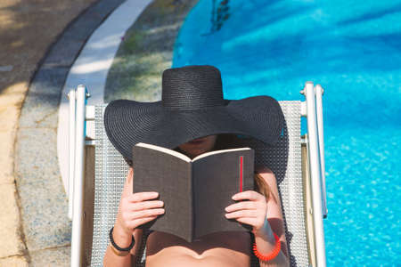 woman reading a bookの写真素材
