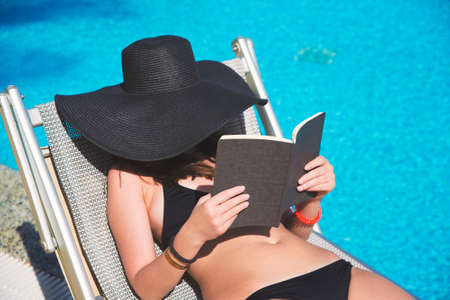 woman reading a bookの写真素材