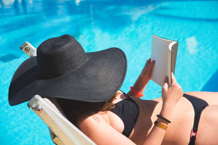 woman reading a bookの写真素材