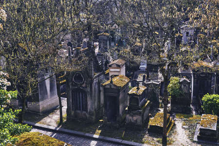PARIS, FRANCE -APRIL 4, 2018: Pere Lachaise Cemetery is the largest cemetery in the city of Parisのeditorial素材