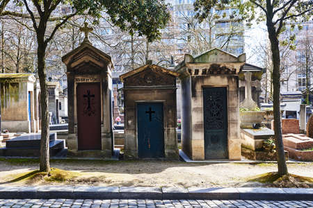 PARIS, FRANCE -APRIL 4, 2018: Pere Lachaise Cemetery is the largest cemetery in the city of Parisのeditorial素材