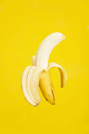 Under the background color of banana shootの写真素材