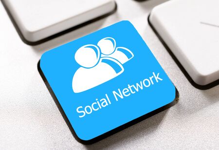 Selective focus on the social network button
