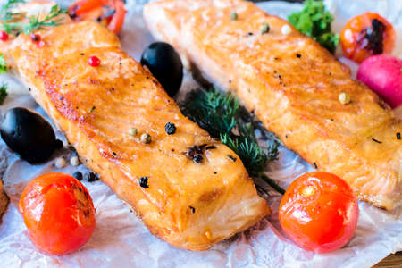 Juicy prepared salmon fillets and grilled tomato,selective focusの写真素材