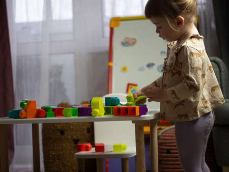 the child collects the designer at the table in the children's roomの写真素材