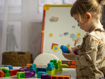 the child collects the designer at the table in the children's roomの写真素材