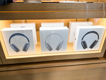 Barselona, Spain - 13.01.2024: Close-up of an apple store box with large and wireless headphones Apple AirPods Max.のeditorial素材