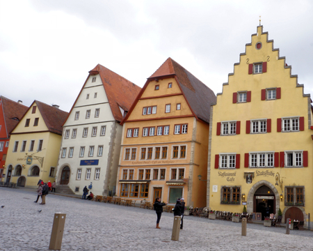 Surrounded by brick shops, tourists snap photos in the center of historic Rothengurg, Germany.のeditorial素材