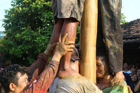 Traditional game from Indonesia named Panjat Pinang. This game won prizes that were mounted on top of the areca tree by climbing.のeditorial素材