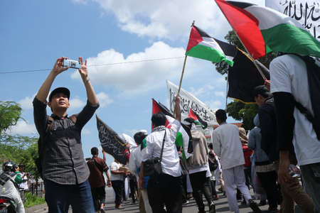 30 March 2019, Yogyakarta, Indonesia : solidarity actions for Palestine that took place along the Malioboro street in Yogyakartaのeditorial素材