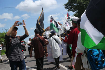 30 March 2019, Yogyakarta, Indonesia : solidarity actions for Palestine that took place along the Malioboro street in Yogyakartaのeditorial素材