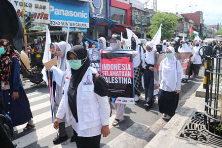 30 March 2019, Yogyakarta, Indonesia : solidarity actions for Palestine that took place along the Malioboro street in Yogyakartaのeditorial素材