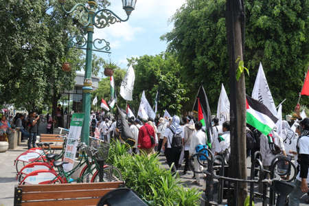 30 March 2019, Yogyakarta, Indonesia : solidarity actions for Palestine that took place along the Malioboro street in Yogyakartaのeditorial素材
