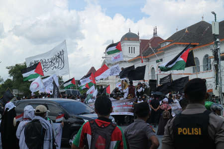 30 March 2019, Yogyakarta, Indonesia : solidarity actions for Palestine that took place along the Malioboro street in Yogyakartaのeditorial素材