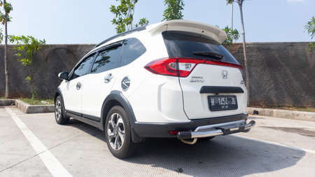 13 Oktober 2020, SEmarang Indonesia: Car Honda BRV stop in rest areaのeditorial素材