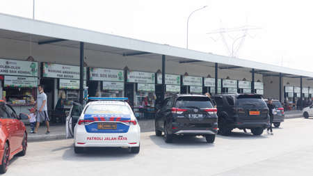 13 Oktober 2020, Kendal, Indonesia: highway rest area on Kendal, central javaのeditorial素材