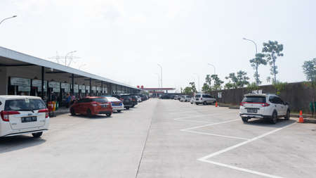 13 Oktober 2020, Kendal, Indonesia: highway rest area on Kendal, central javaのeditorial素材