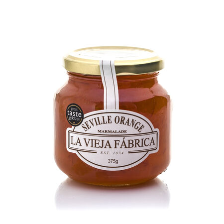 SWINDON, UK - SEPTEMBER 4, 2014:Jar of LA ViEJA FABRICA Seville Orange Marmalade on a White background.のeditorial素材