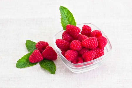 raspberries in a bowl の写真素材