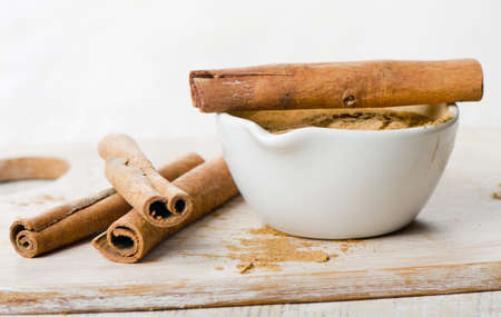 Cinnamon sticks and meal の写真素材