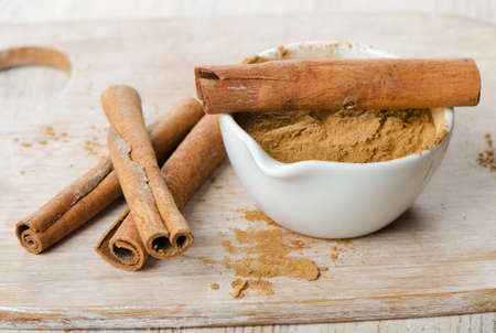 Cinnamon sticks and meal の写真素材