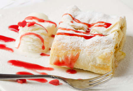 Apple pie and ice creamの写真素材