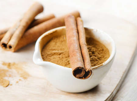 Cinnamon sticks and meal .Selective focusの写真素材