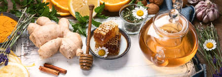 Healthy food immune boosting selection. Cold and flu remedy relief. High in antioxidants, minerals and vitamins. Panorama, bannerの写真素材