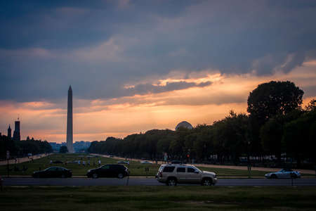 The Washington Monument at sunset on an autumn dayのeditorial素材
