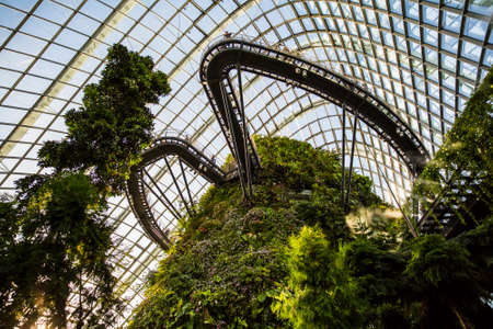 Singapore, Singapore - 7 January, 2017: The Cloud Forest dome and environment at the Gardens by the Bay Complexのeditorial素材