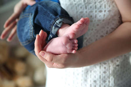 father holding his son on his handsの写真素材