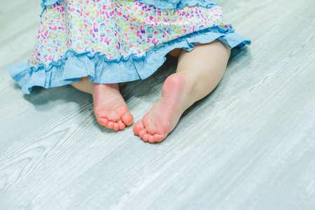 Close up photo from a baby's leg in her mother's hand