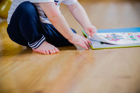 Close up photo from a baby's leg in her mother's handの写真素材