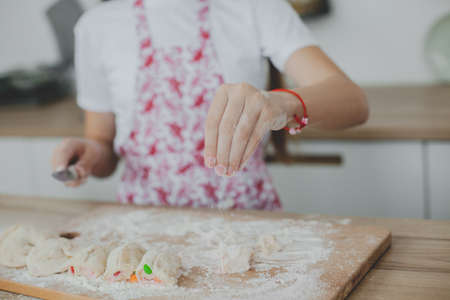 Mother and daughter to cook sconesの写真素材