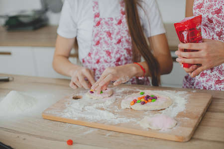 Mother and daughter to cook scones