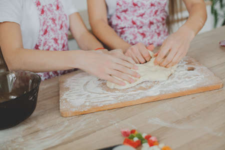 Mother and daughter to cook sconesの写真素材