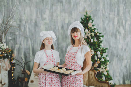 Mother and daughter to cook sconesの写真素材