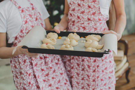 Mother and daughter to cook scones